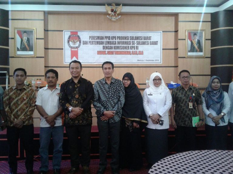 Foto bersama komisioner KPU Sulbar dan KPU Ri serta Bawaslu Sulbar 
