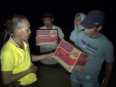 Saifuddin yang membawakan bantuan korban banjir