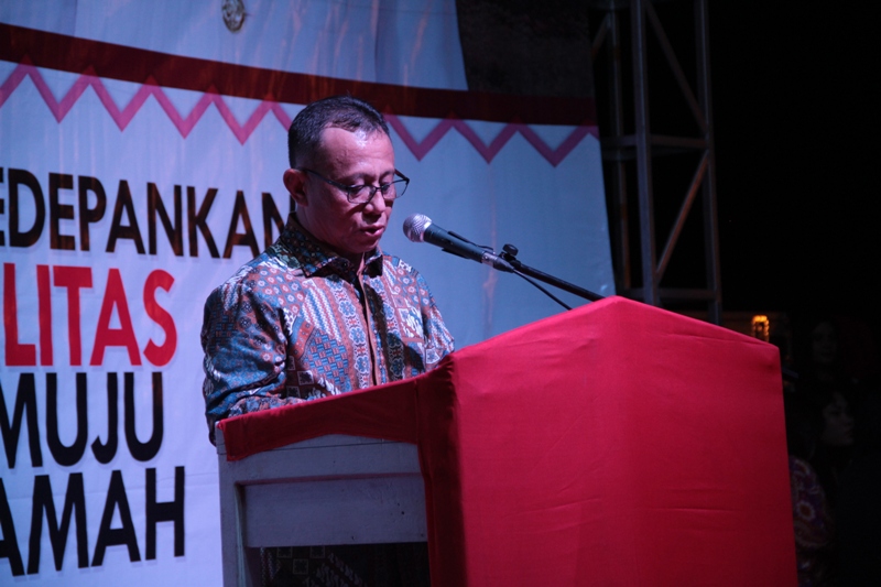 Bupati Mamuju saat menyampaikan sambutan