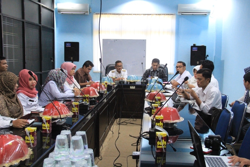 Wakil Bupati Mamuju Irwan SP Pababari saat memimpin rapat Bappeda bersama Asri Anas