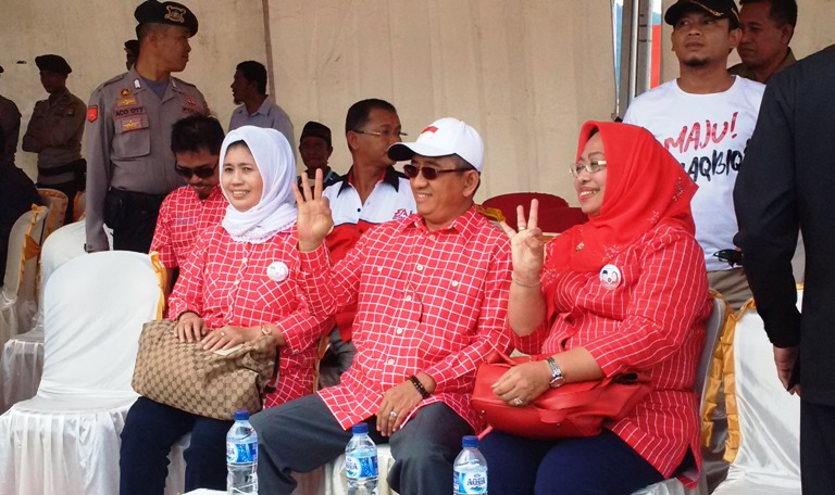 (Kiri-kanan) Andi Ruskati, Ali Baal Masdar dan Enny Anggraeny Anwar saat menghadiri deklarasi kampanye damai