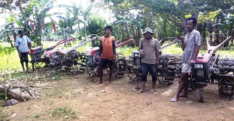 Warga yang mogok menggarap sawah