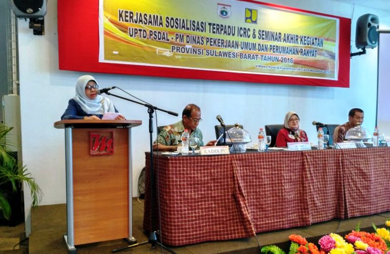 Asisten Administrasi,Jamila saat menyampaikan sambutan pada acara Sosialisasi IRC 