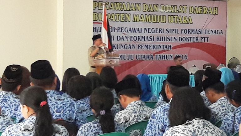 .Bupati Matra Agus Ambo Jiwa Saat Memberikan Sambutan Di Acara Pengambilan Sumpah PNS