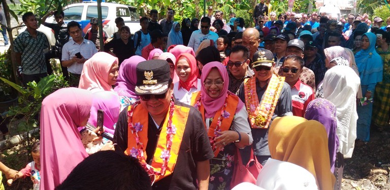 Gubernur Sulbar bersama Enny Anggraeny Anwar saat Kunker di Matra