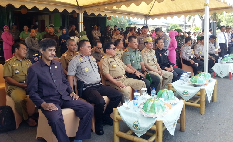 Kiri-kanan, Kepala BIN Sulbar, Kapolda Sulbar, Gubernur Sulbar, Sekprov Sulbar, Dandem 142 Tatag dan Ketua KPU Sulbar