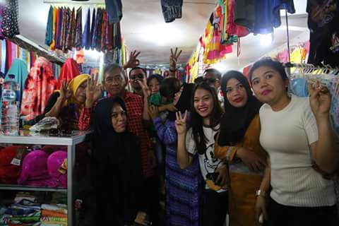 Pedagang pasar bersama ABM