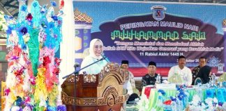 Bupati Mamuju, Sutinah Suhardi menghadiri Maulid Nabi Muhammad SAW di SMP Negeri 1 Mamuju.