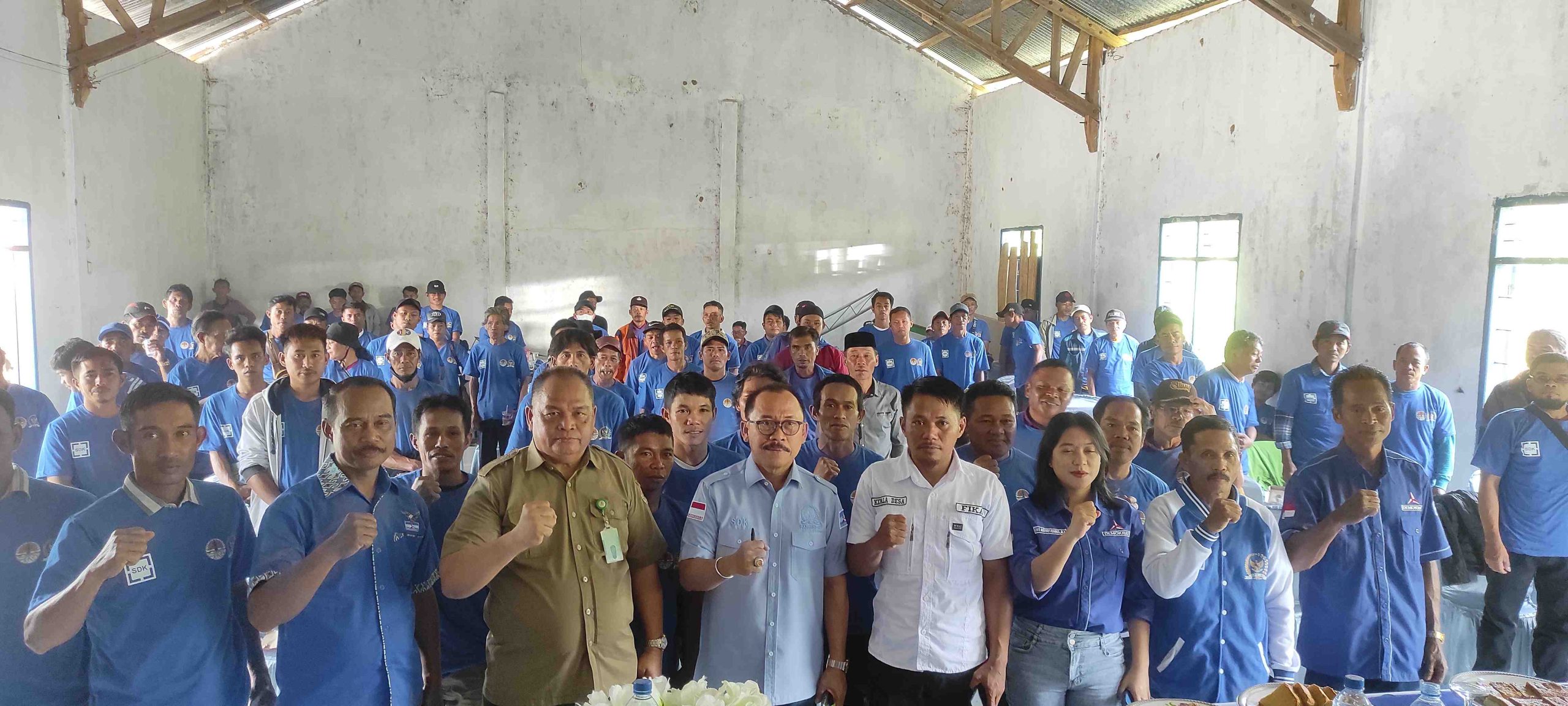 Foto bersama saat kegiatan di Desa Panetean Mamasa yang dihadiri SDK dan ratusan warga. (Dok. Anhar)