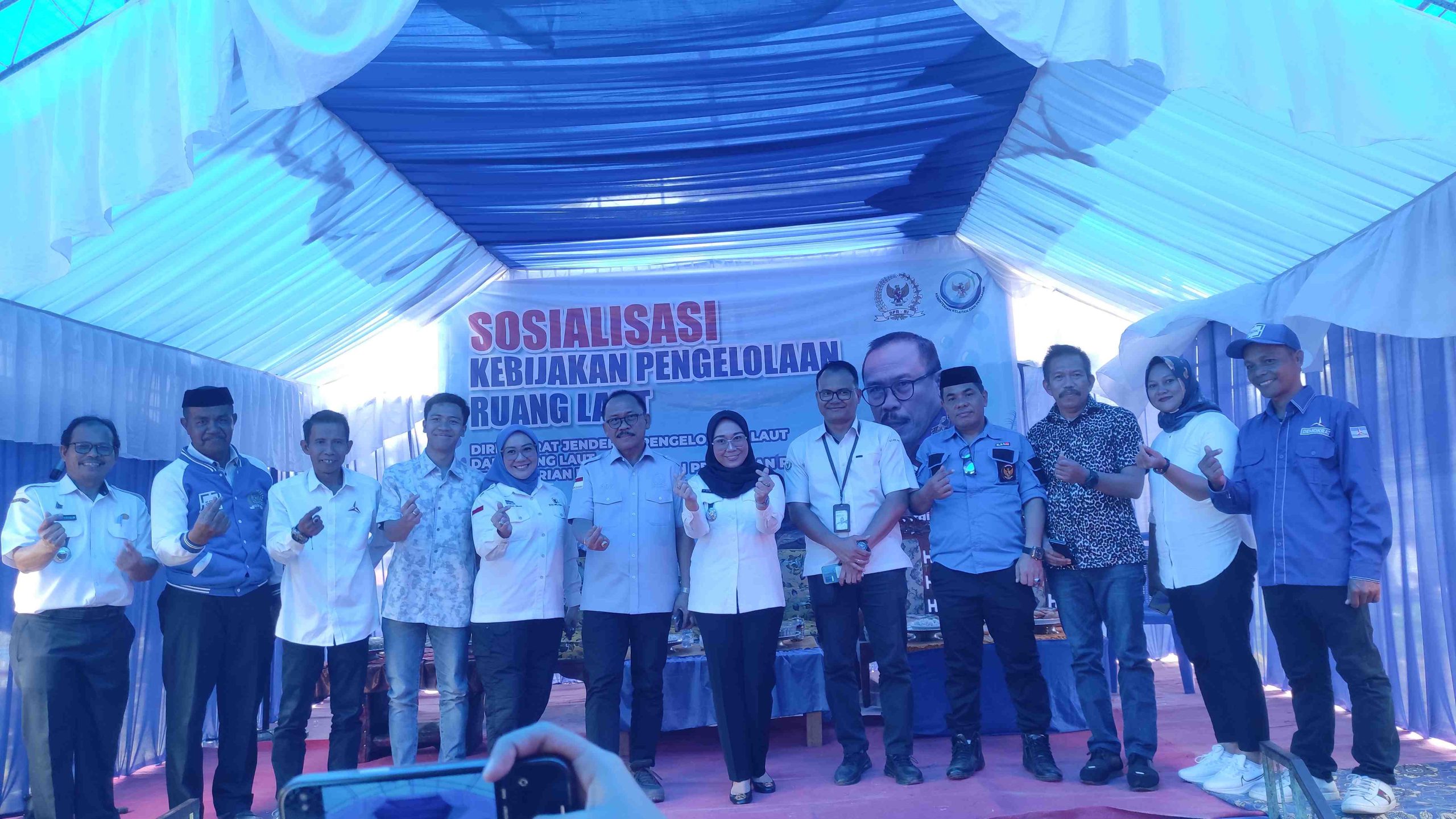 Foto bersama saat acara sosialisasi yang dilaksanakan di Tapalang, Mamuju, Sulbar. (Dok. Anhar)